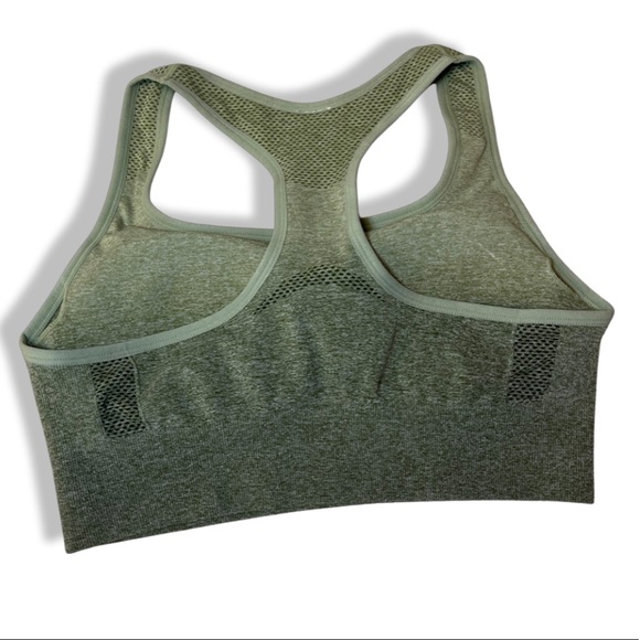 SOLD Work Out Set Boutique DEAL OF THE DAY - Picture 3 of 13